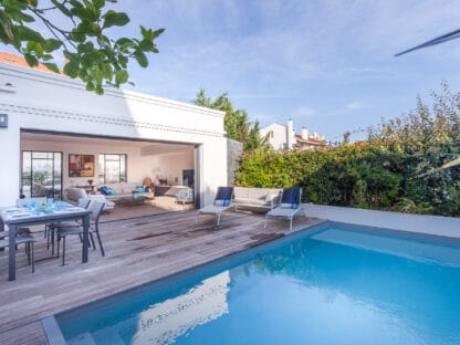 Louer une villa neuve avec piscine chauffée au cœur de Biarritz, seulement à quelques pas de la Grande Plage.